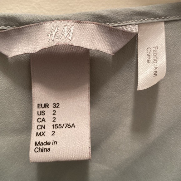 H&M Sleeveless Blouse, Size 2 - Picture 4 of 6